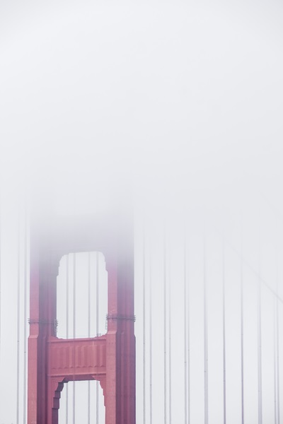 SAN FRANCISCO GOLDEN GATE DANS LE FOG